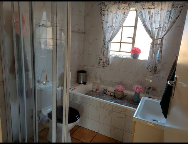 2 BEDROOM TOWNHOUSE FOR SALE IN SONNEGLANS